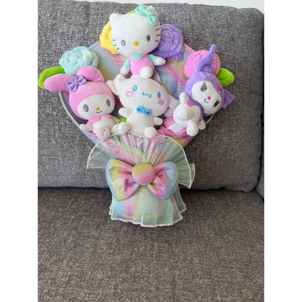 Sanrio‎ Hello Kitty and Friends Plush Bouquet My Melody Kuromi Cinnamoroll 14in